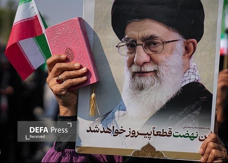 خروش تهرانیها در محکومیت تروریسم و اغتشاشات/ مردم پایتخت قرآن بهدست به میدان آمدند خروش تهرانیها در محکومیت تروریسم و اغتشاشات/ مردم پایتخت قرآن بهدست به میدان آمدند