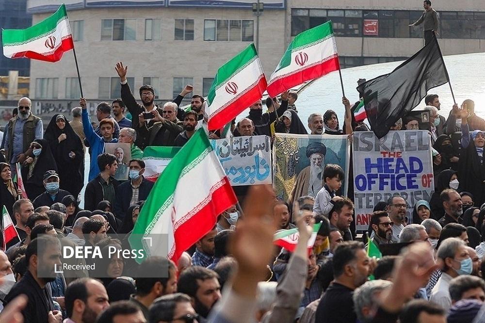 حضور پرشور کارکنان و خانواده ارتش در تجمع بزرگ محکومیت اقدامات تروریستی حضور پرشور کارکنان و خانواده ارتش در تجمع بزرگ محکومیت اقدامات تروریستی