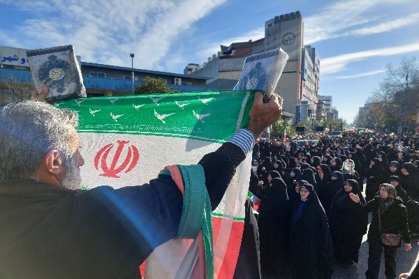 تشییع باشکوه پیکر شهدای مدافع امنیت در رشت تشییع باشکوه پیکر شهدای مدافع امنیت در رشت