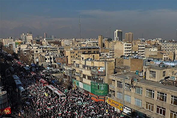 فیلم/ خروش تهرانی‌ها در محکومیت تروریسم و اغتشاشات