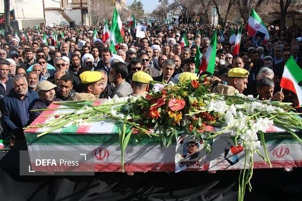 رفسنجانیها با شهید «کیان ابوالهادی» وداع کردند رفسنجانیها با شهید «کیان ابوالهادی» وداع کردند