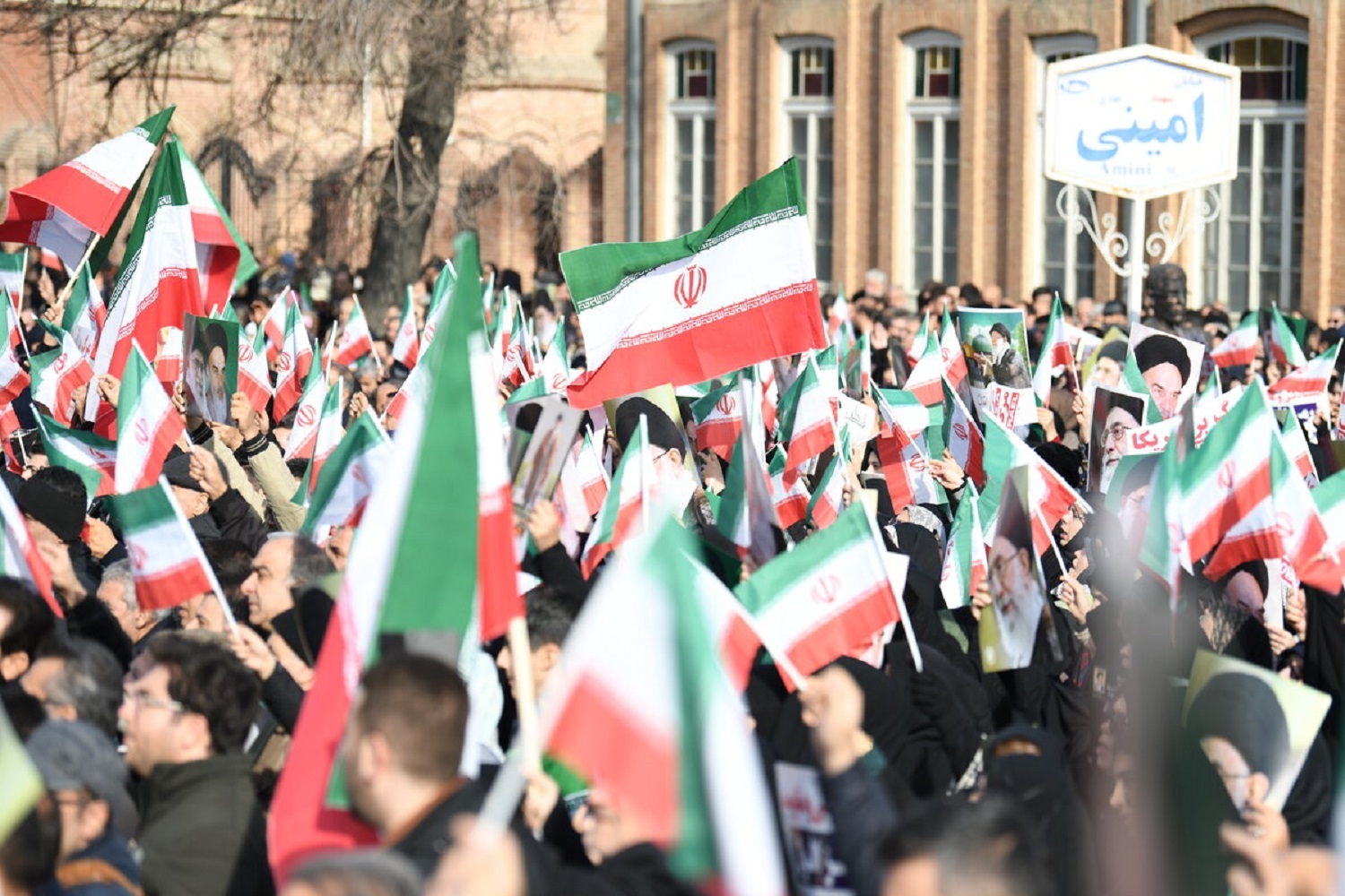 تصاویر/ خیزش عظیم مردم ولایتمدار ارومیه علیه اغتشاشگران