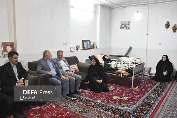دیدار مدیرکل بنیاد شهید لرستان با مادر شهید «قدرت اله داودی علم»
