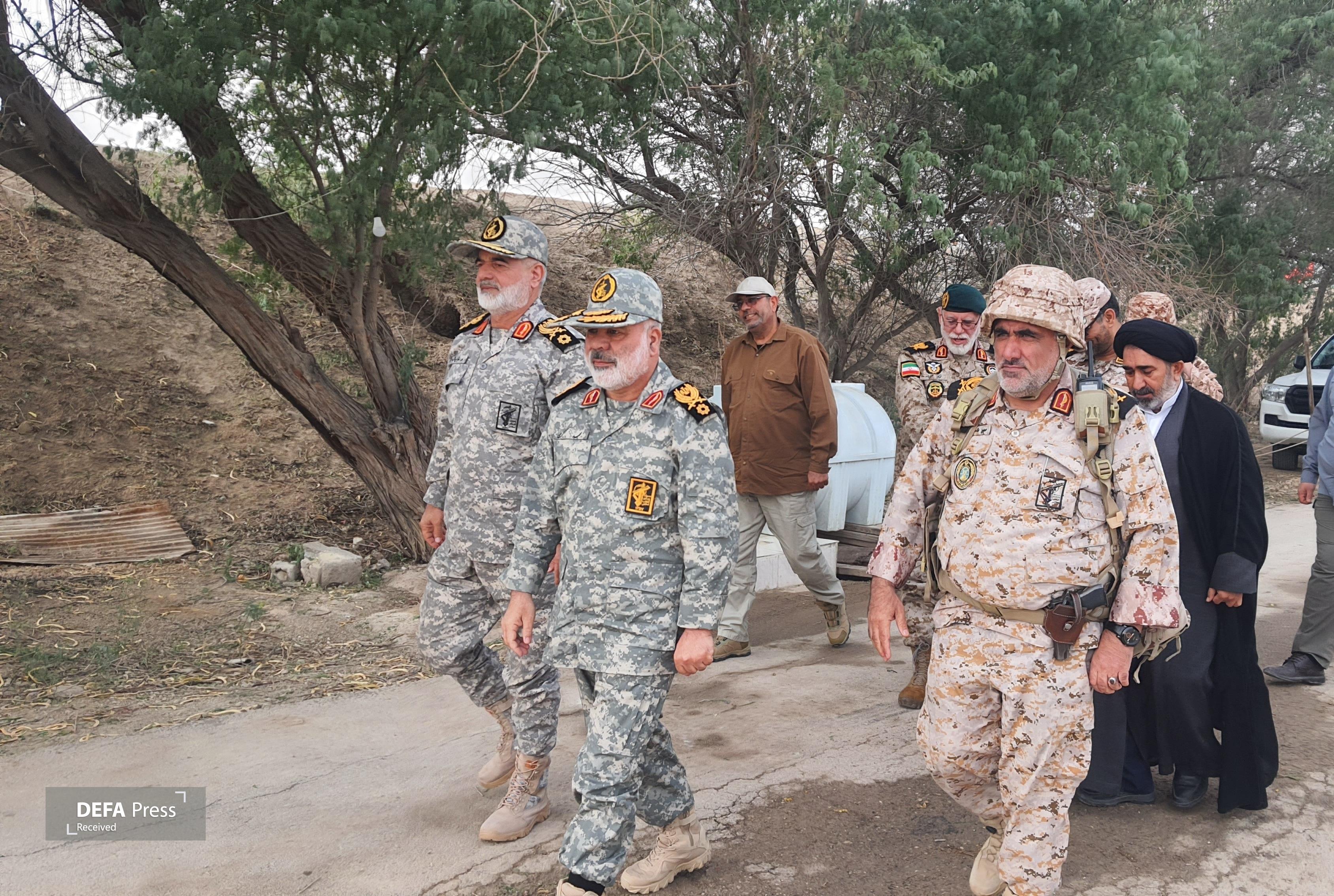 بازدید سردار کرمی از مرزهای زمینی جنوب غرب کشور بازدید سردار کرمی از مرزهای زمینی جنوب غرب کشور