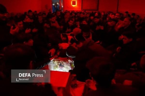 وداع خانواده شهید «مهدی حیدری» با  فرزندشان+ تصاویر