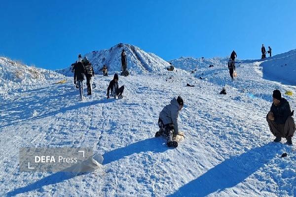 بارش برف در کردستان شادی و تفریح را برای کودکان به ارمغان آورد