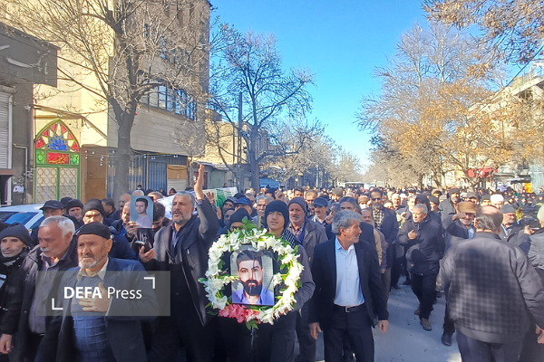 تشییع پیکر شهدا بر دستان نمازگزاران همدانی + تصاویر