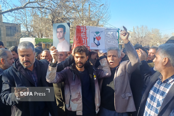 تشییع پیکر شهدا بر دستان نمازگزاران همدانی + تصاویر
