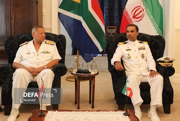 دیدار فرمانده ناوگروه ۱۰۳ نداجا با فرمانده نیروی دریایی آفریقای جنوبی دیدار فرمانده ناوگروه ۱۰۳ نداجا با فرمانده نیروی دریایی آفریقای جنوبی