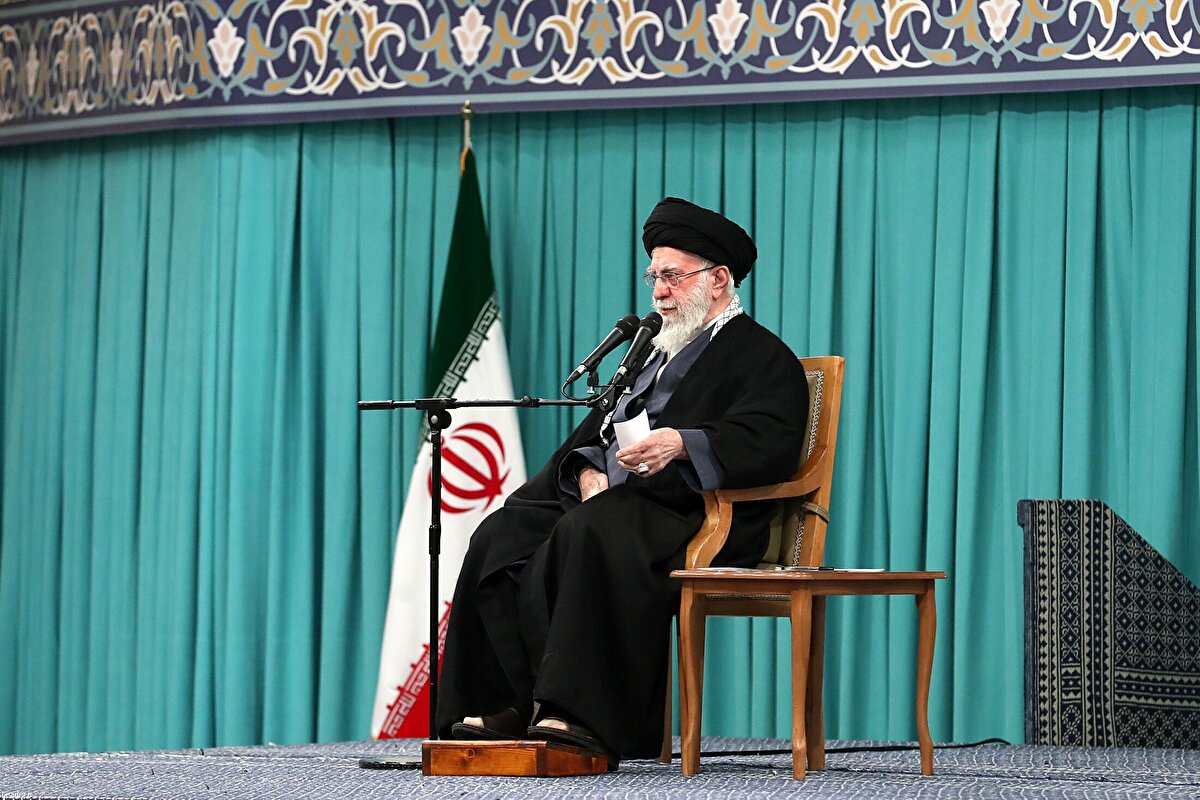 امام خامنهای: رئیسجمهور آمریکا را به دلیل تلفات، خسارات و تهمتی که به ملت ایران زد، مجرم میدانیم امام خامنهای: رئیسجمهور آمریکا را به دلیل تلفات، خسارات و تهمتی که به ملت ایران زد، مجرم میدانیم