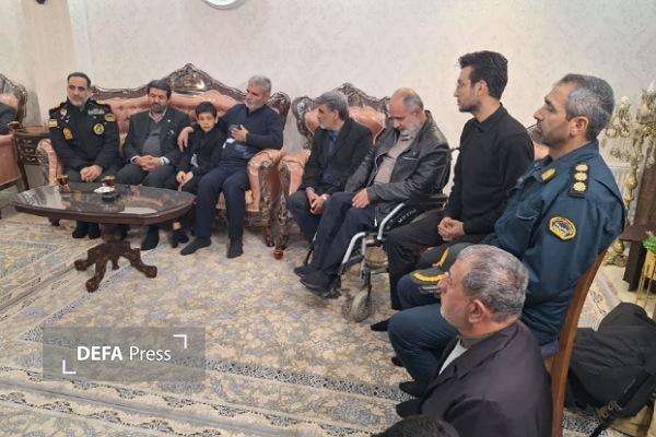 دیدار استاندار همدان با خانواده شهید «محمدجواد بخشیان» + تصاویر