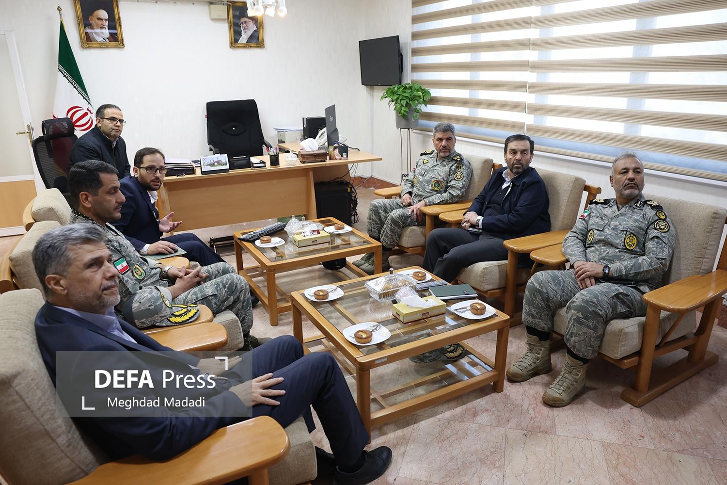 بازدید سخنگوی ارتش از خبرگزاری دفاع مقدس