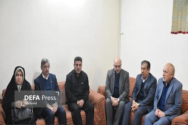 دیدار استاندار و مسئولان لرستان با خانواده شهدای امنیت در بروجرد دیدار استاندار و مسئولان لرستان با خانواده شهدای امنیت در بروجرد