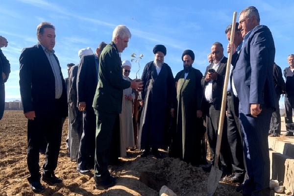 کاشت نهال به یاد شهدای حملات تروریستی اخیر در دهدشت