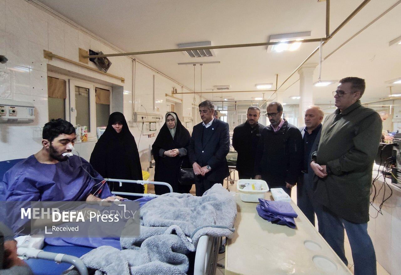 دیدار جمعی از مسئولان لرستانی با مجروحان اغتشاشات اخیر در بروجرد+ عکس دیدار جمعی از مسئولان لرستانی با مجروحان اغتشاشات اخیر در بروجرد+ عکس