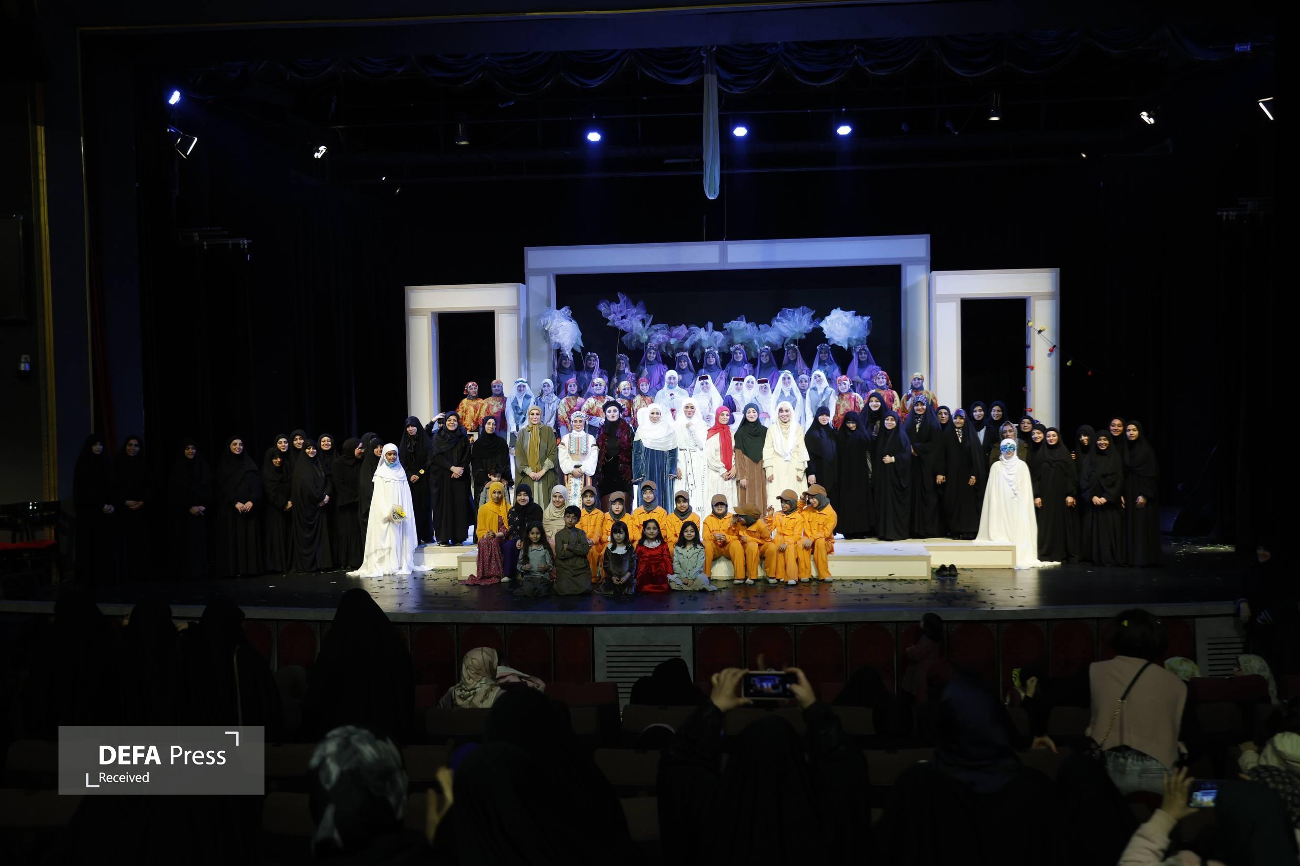 آغاز یک روایت زنانه؛ «برای هانا» با استقبال مخاطبین روی صحنه رفت