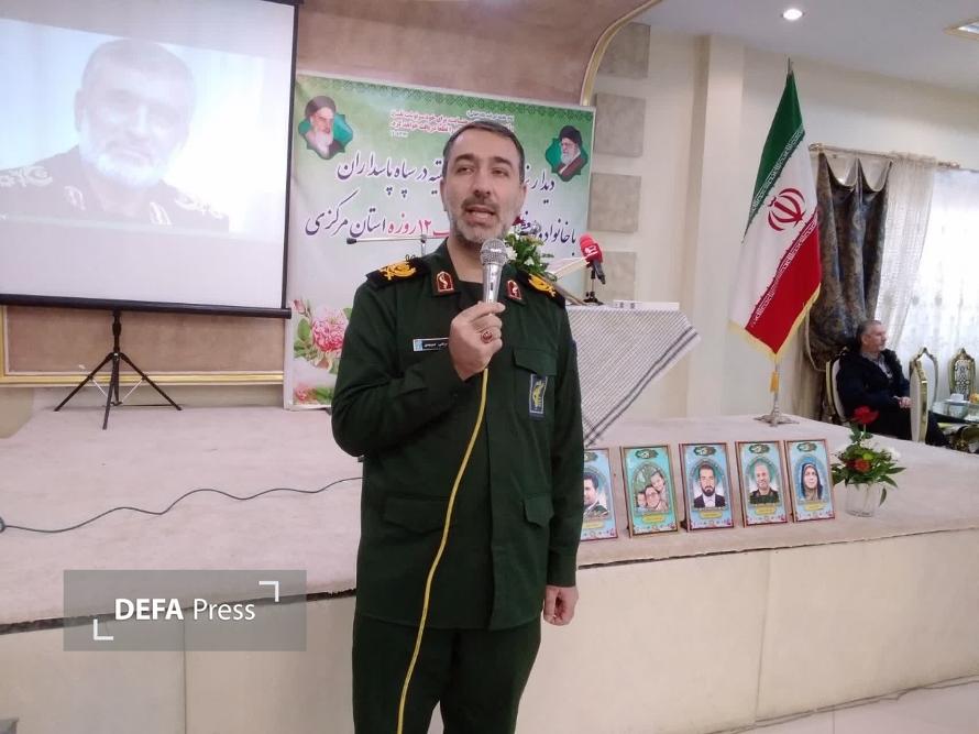 نماینده ولی‌فقیه در سپاه با خانواده‌های شهدای اقتدار جنگ ۱۲ روزه استان مرکزی دیدار کرد