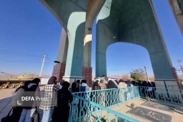 دانشجویان و جوانان قزوین میهمان یادمان ۸ شهید گمنام فدک شدند