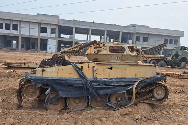 چینش ادوات نظامی در محوطه موزه دفاع مقدس و مقاومت خوزستان+ تصاویر