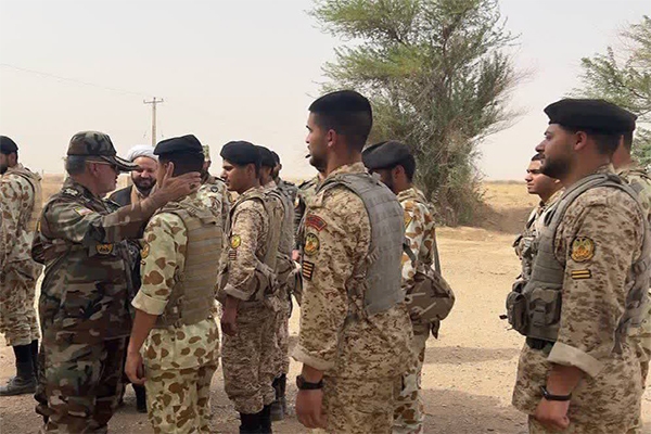 بازدید فرمانده قرارگاه منطقه‌ای جنوب‌غرب نزاجا از یگان‌های مرزی