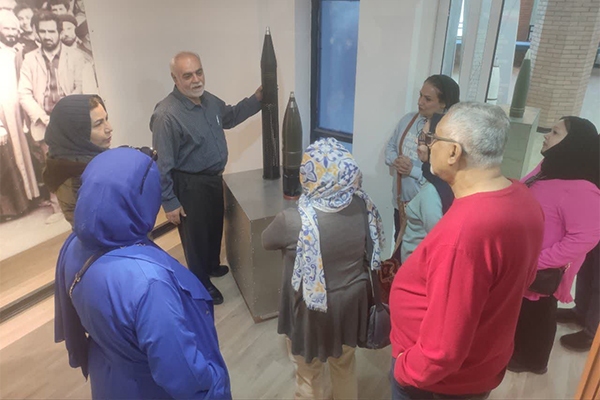 بازدید گردشگران خارجی از موزه دفاع مقدس و مقاومت دزفول