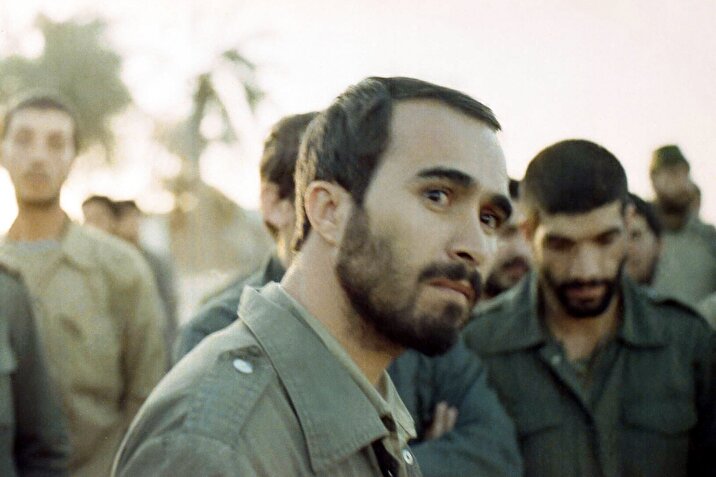 فیلم/ شهید «حسین خرازی» در جمع غواص‌های گردان حضرت یونس (س)