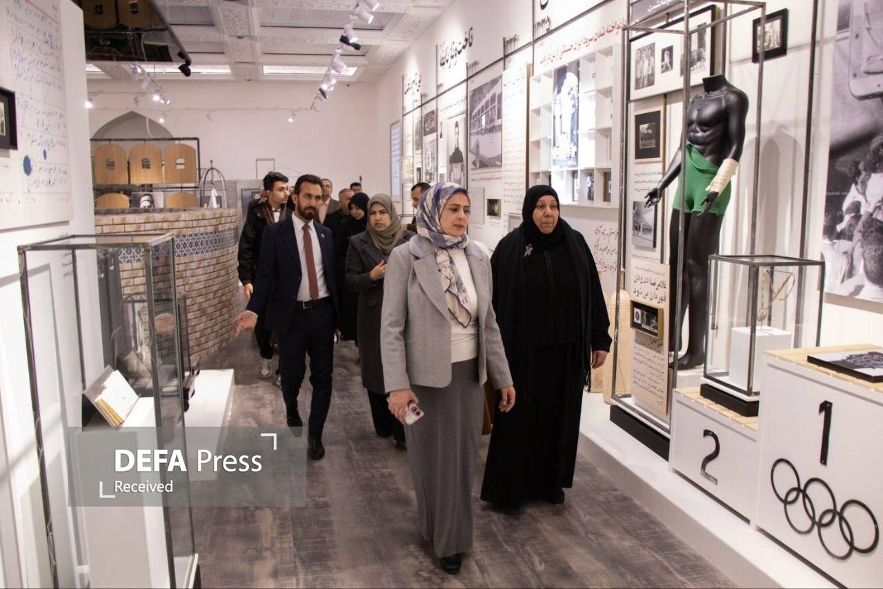 بازدید هیئت دانشگاه «الفرات الاوسط» عراق از کتابخانه و موزه ملی ملک بازدید هیئت دانشگاه «الفرات الاوسط» عراق از کتابخانه و موزه ملی ملک