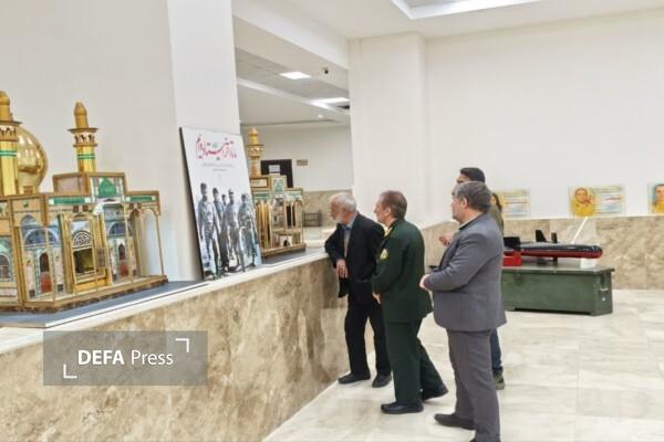 والدین شهید سردار «میثم رضوان‌پور» از موزه دفاع مقدس قزوین بازدید کردند