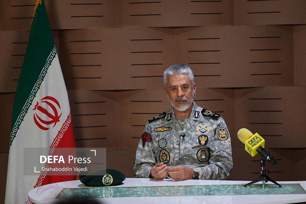 دریادار سیاری: نقش کلیدی نیروی جوان در تقویت توان رزمی/ آمادگی نیروهای مسلح در سطح بسیار بالایی است دریادار سیاری: نقش کلیدی نیروی جوان در تقویت توان رزمی/ آمادگی نیروهای مسلح در سطح بسیار بالایی است