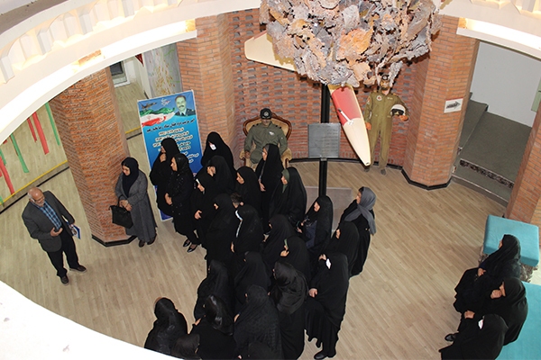 بازدید خانواده شهدای اندیمشک از موزه دفاع مقدس و مقاومت دزفول