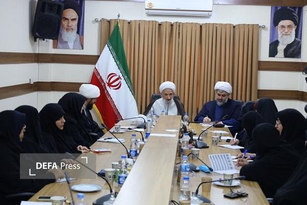 بانوان پیشتاز عرصه‌های علمی و فرهنگی هستند