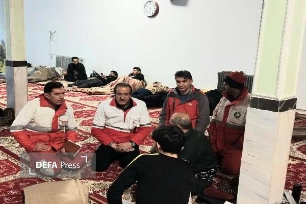 هلال احمر کردستان مسافران گرفتار شده در برف را اسکان اضطراری داد