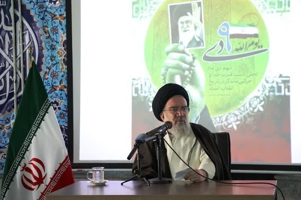 نیروهای مسلح نقش مسجد را در حفظ نظام دارند