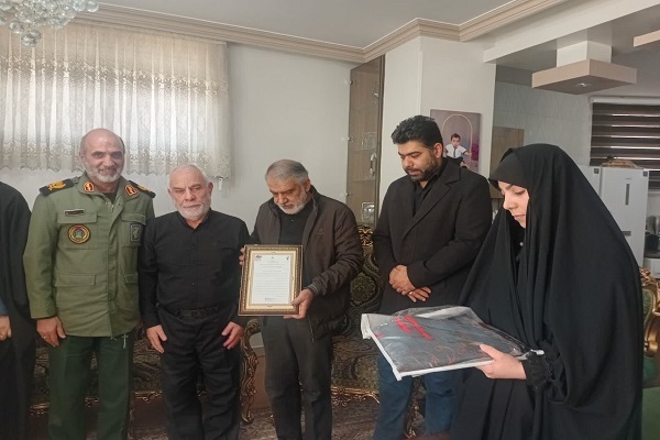 دیدار سردار فتحیان با خانواده شهید مدافع امنیت سرهنگ پاسدار عباس کامرانی