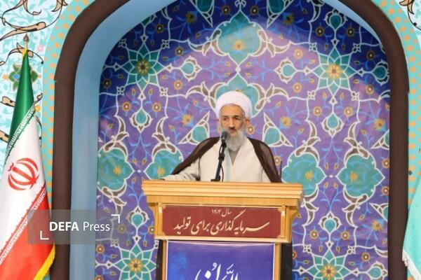 سپاه و بسیج خط مقدم مبارزه با تروریسم هستند