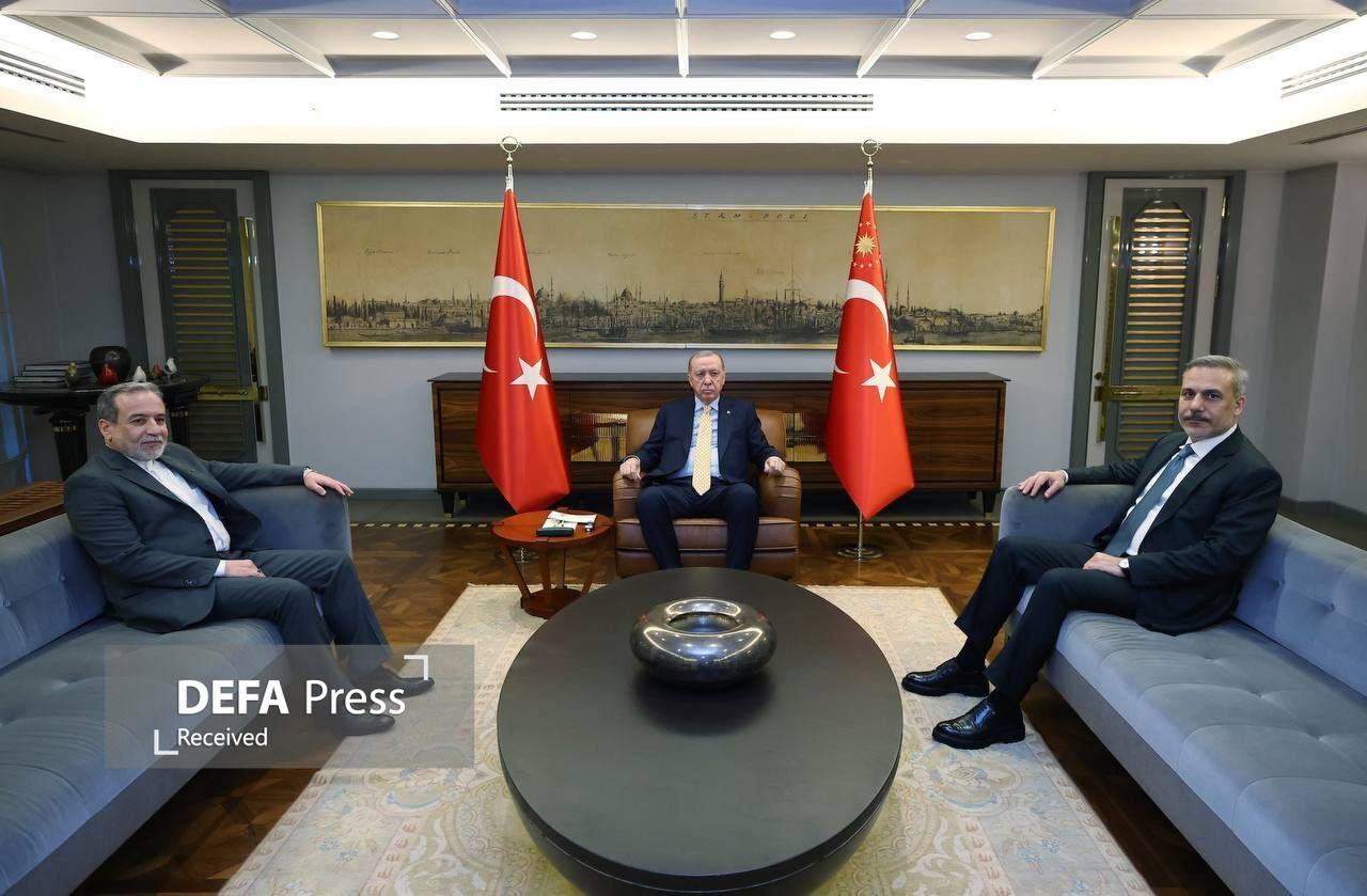 اردوغان در دیدار با عراقچی: دیپلماسی تنها راه حل موضوع هستهای ایران است اردوغان در دیدار با عراقچی: دیپلماسی تنها راه حل موضوع هستهای ایران است