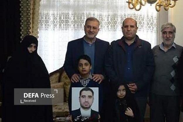 دیدار معاون فرهنگی و آموزشی بنیاد شهید و امور ایثارگران با خانواده شهدای اغتشاشات تروریستی دی ماه