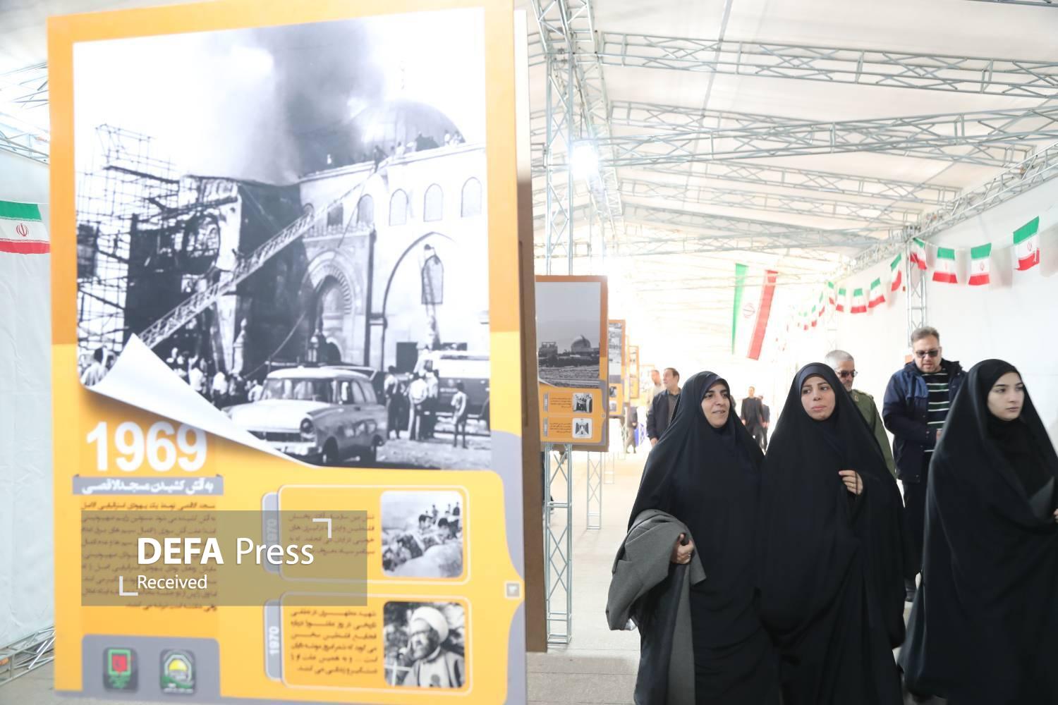 آغاز دهه فجر در موزه ملی انقلاب اسلامی و دفاع مقدس با غبارروبی شهدای گمنام و افتتاح نمایشگاه «گذر انقلاب»