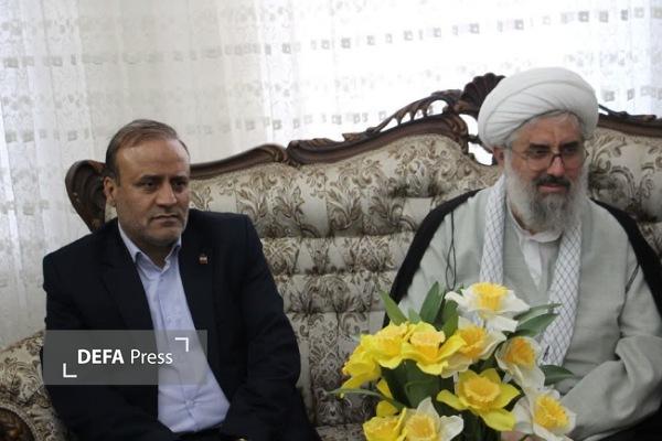 دیدار سرپرست فرمانداری ویژه ملایر با خانواده‌های معظم شهدا + تصاویر