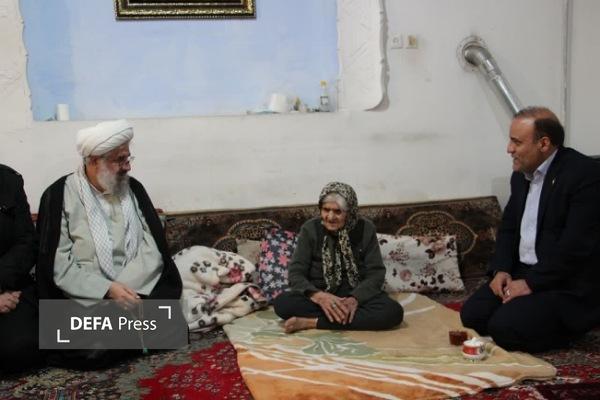 دیدار سرپرست فرمانداری ویژه ملایر با خانواده‌های معظم شهدا + تصاویر