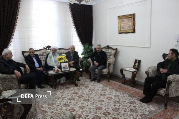 دیدار سرپرست فرمانداری ویژه ملایر با خانواده‌های معظم شهدا + تصاویر