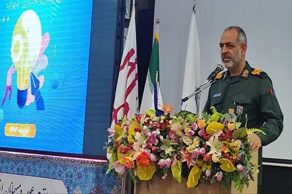 دشمن با بزرگنمایی مشکلات در پی ناامید کردن مردم است