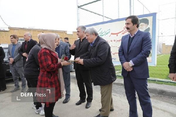 به مناسبت دهه فجر ۵۲ سری جهیزیه به نوعروسان بهزیستی کردستان اهدا شد