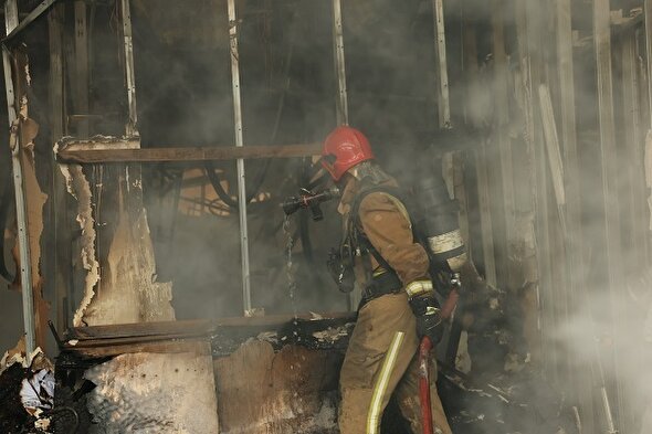 فیلم/ مهار آتش‌سوزی در بازارچه جنت‌آباد تهران
