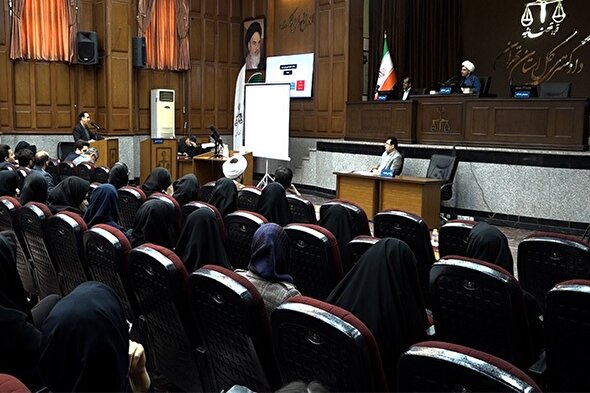 فیلم/ جنایات منافقین؛ از سوزاندن بیماران تا کشتن کودکان در آغوش مادر