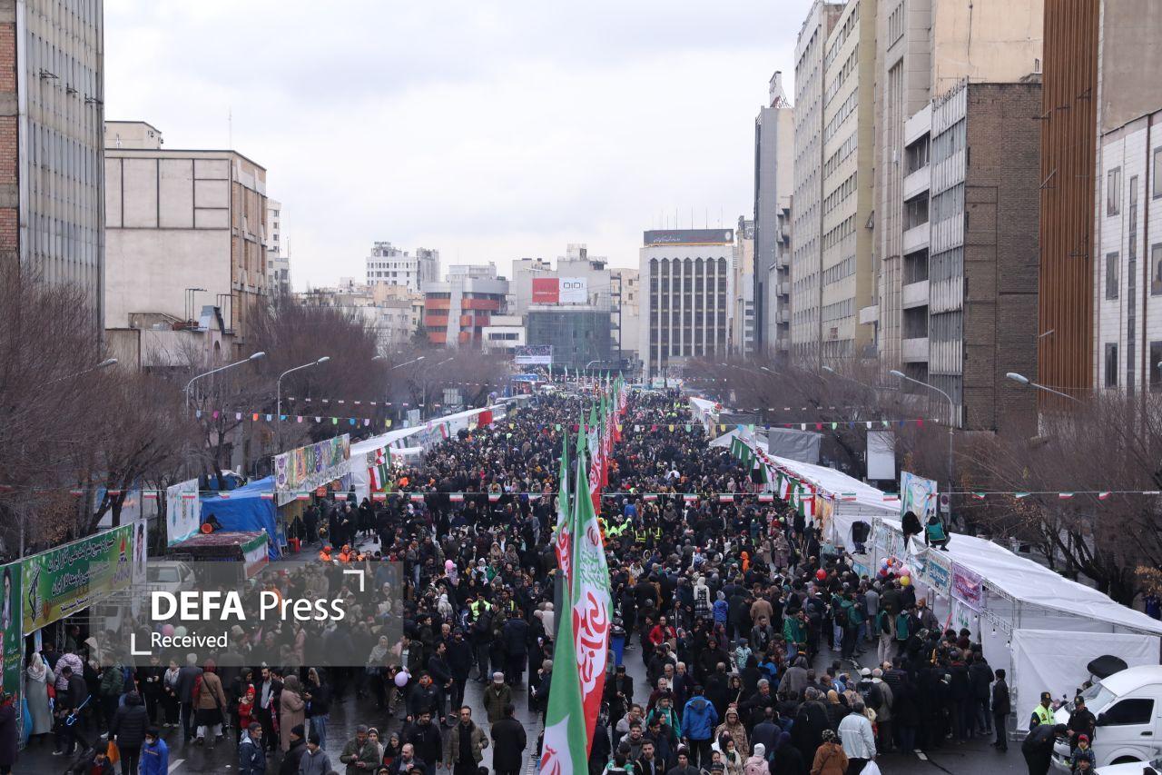 جشن ولادت امام زمان (عج) در هوای بارانی پایتخت جشن ولادت امام زمان (عج) در هوای بارانی پایتخت