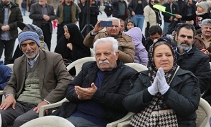 تصاویر / جشن بزرگ میلاد امام زمان(عج) در میدان امام علی(ع) اصفهان