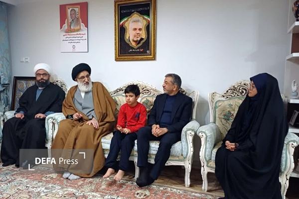 دیدار با خانوادههای شهیدان «فرهادکیایی» و «شریعتمداری» دیدار با خانوادههای شهیدان «فرهادکیایی» و «شریعتمداری»