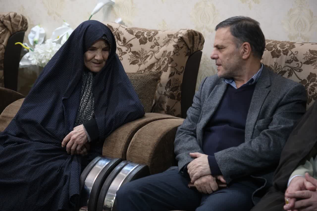 تصاویر/دیدار استاندار زنجان با خانواده شهدا همزمان با ایام‌الله دهه فجر