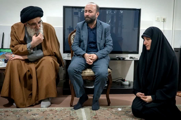 تصاویر/ دیدار با خانواده‌های شهیدان «فرهادکیایی» و «شریعتمداری»